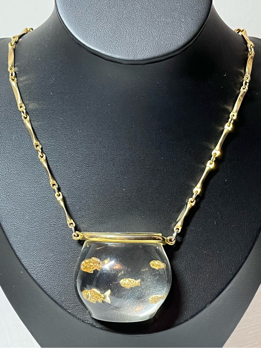 Vintage Simmons Castlecliff Gold Fishbowl Lucite Jelly Belly Pendant Necklace